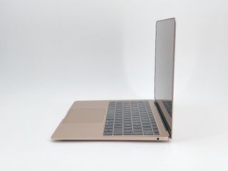 MacBook Air 13" (2019) Intel Core i5 1.6GHz 2 núcleos - SSD 256GB - RAM 8GB - Dorado