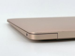 MacBook Air 13" (2019) Intel Core i5 1.6GHz 2 núcleos - SSD 256GB - RAM 8GB - Dorado