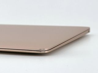 MacBook Air 13" (2019) Intel Core i5 1.6GHz 2 núcleos - SSD 256GB - RAM 8GB - Dorado