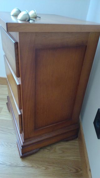 Mesita de noche madera maciza