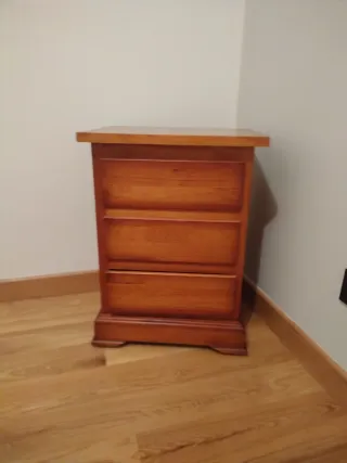 Mesita de noche madera maciza