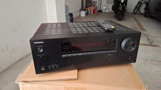 Pareja Altavoces Cerwin-Vega Negros y Amplificador