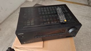 Pareja Altavoces Cerwin-Vega Negros y Amplificador