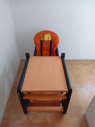 Trona naranja para bebé