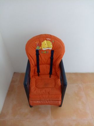 Trona naranja para bebé