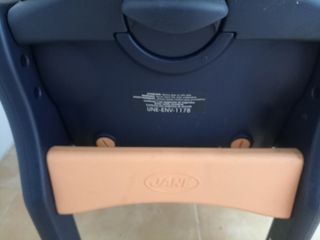 Trona naranja para bebé