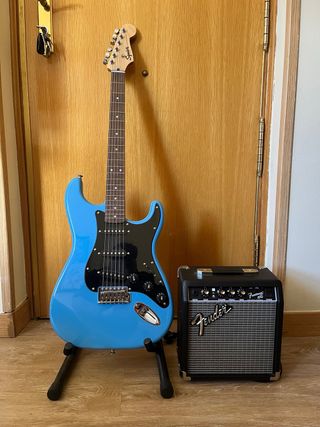 Guitarra Squier Stratocaster Azul