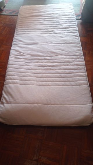 Colchón 90x200cm con estructura, precio negociable