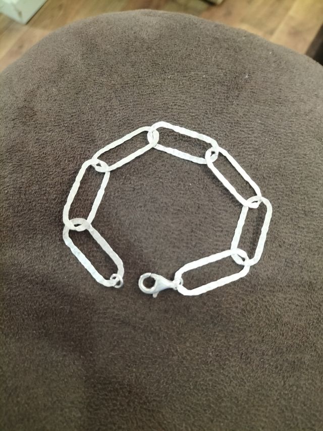 Pulsera de plata para chica nueva.