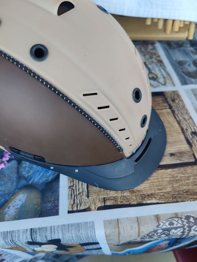 Casco montar a caballo y bolsa