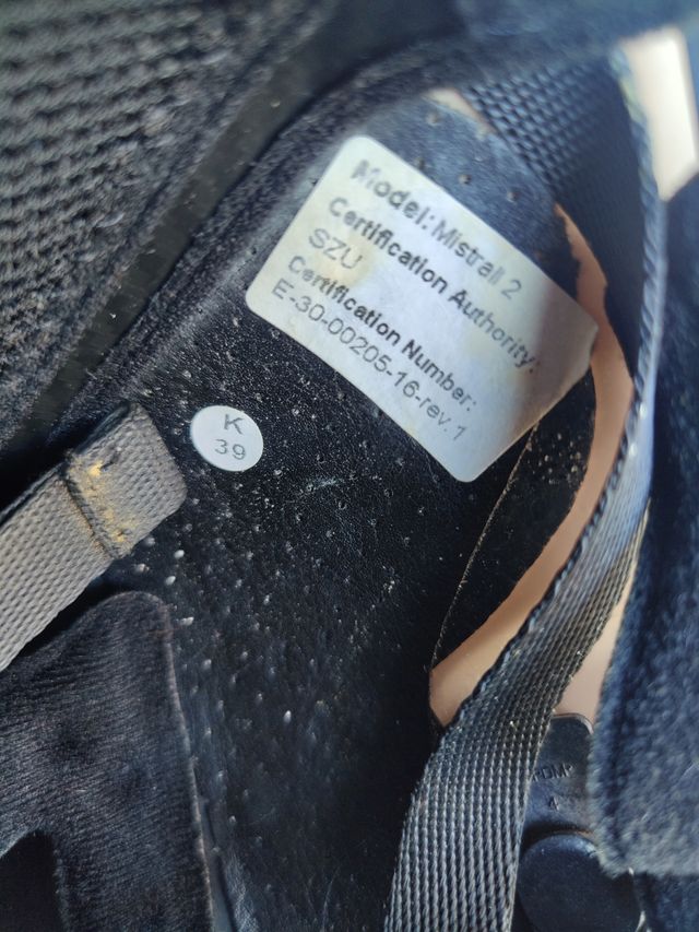 Casco montar a caballo y bolsa