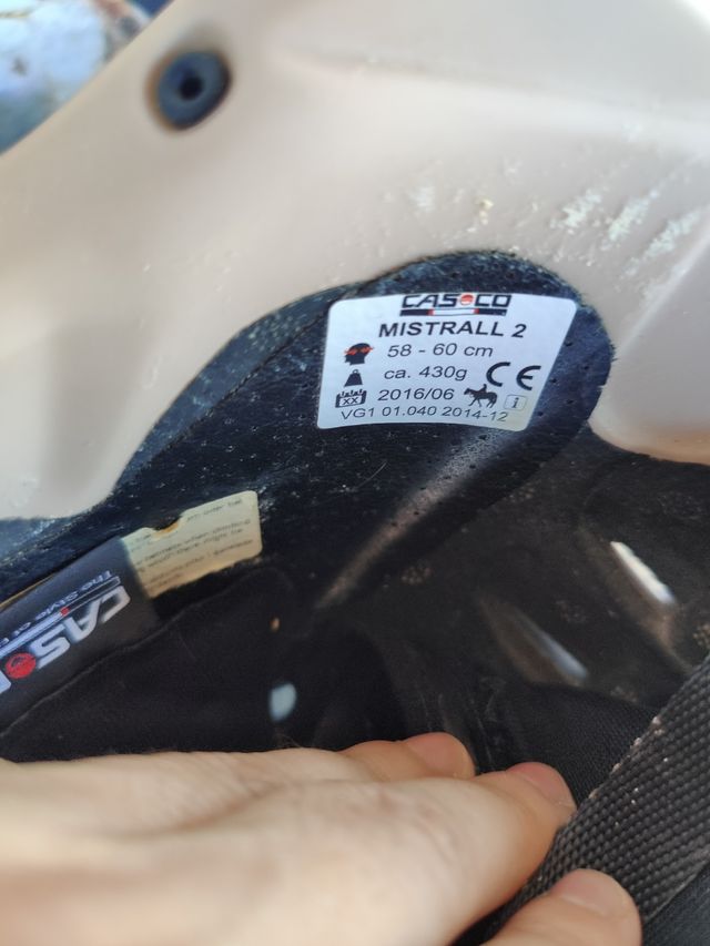 Casco montar a caballo y bolsa