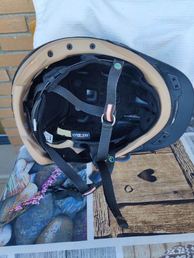 Casco montar a caballo y bolsa