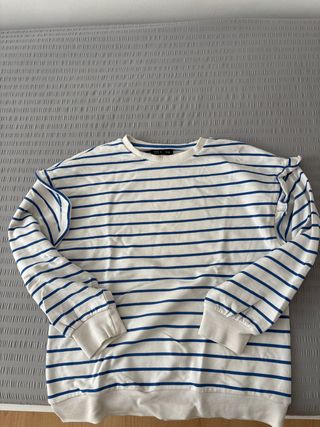 Sudadera de rayas blanca y azul