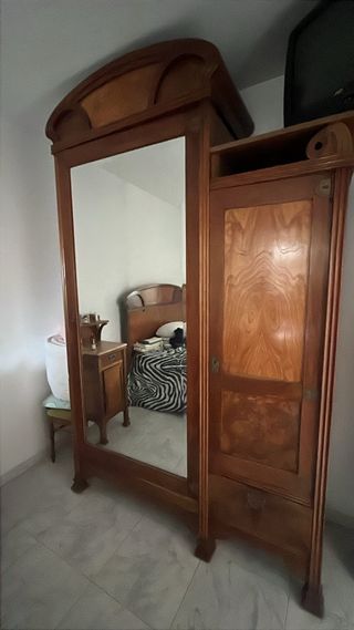 Armario ropero antiguo de madera