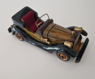 Modellino auto d'epoca in legno