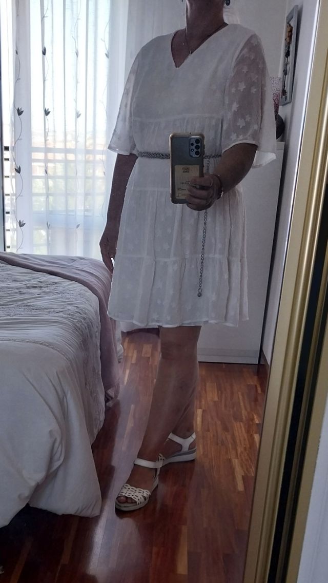 Vestido blanco de gasa.
