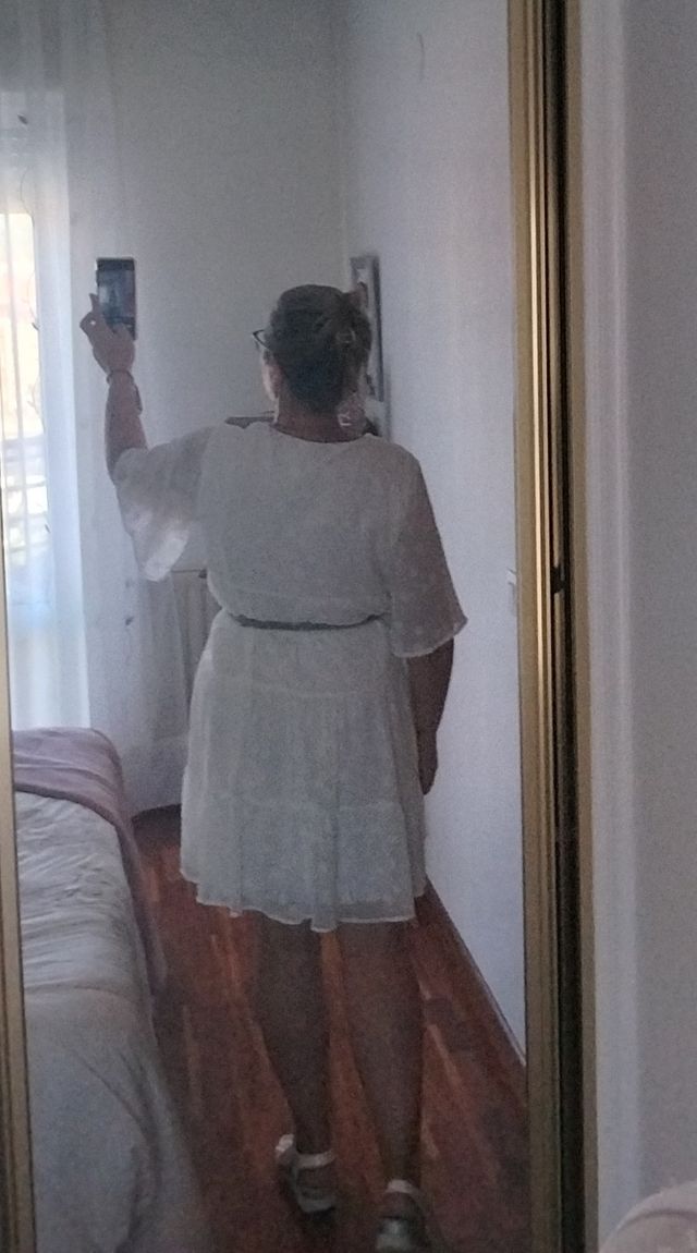 Vestido blanco de gasa.