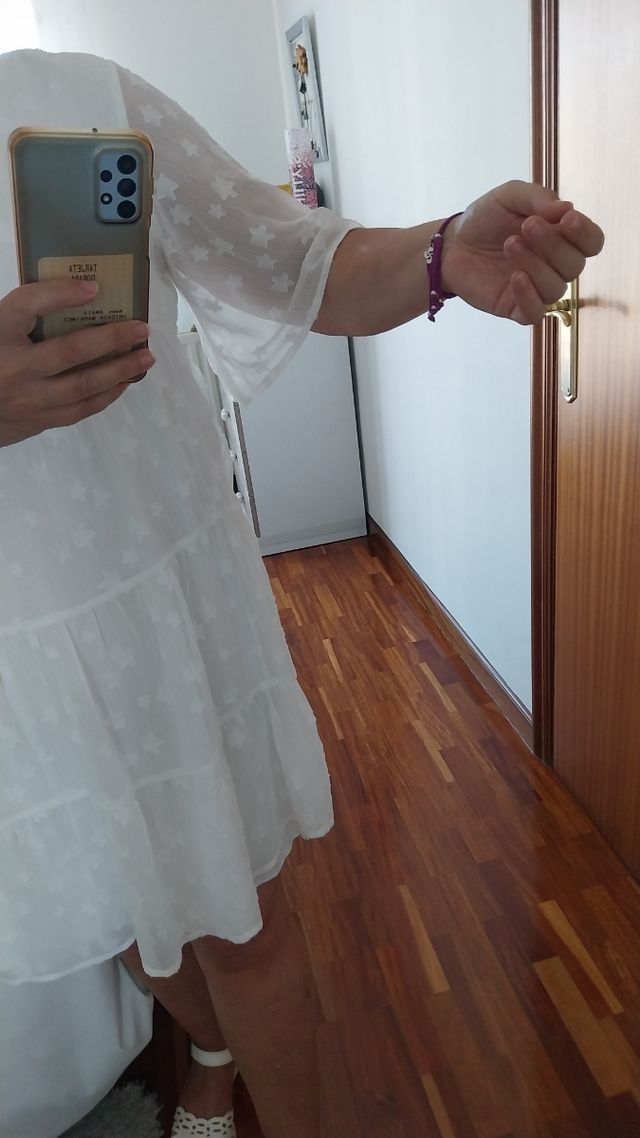 Vestido blanco de gasa.