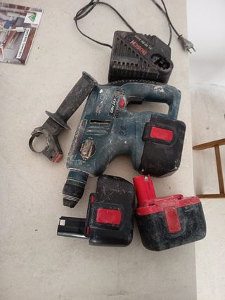 Taladro percutor Bosch GBH 24 V + 3 bata.y cargado