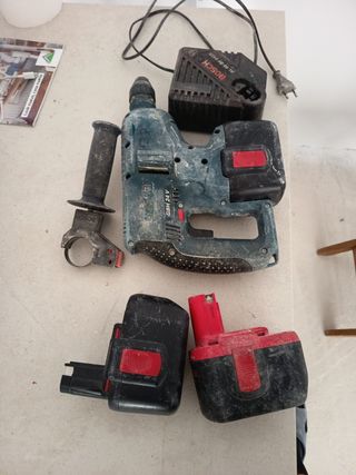 Taladro percutor Bosch GBH 24 V + 3 bata.y cargado