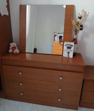 Cajonera con espejo y dos cajoneras