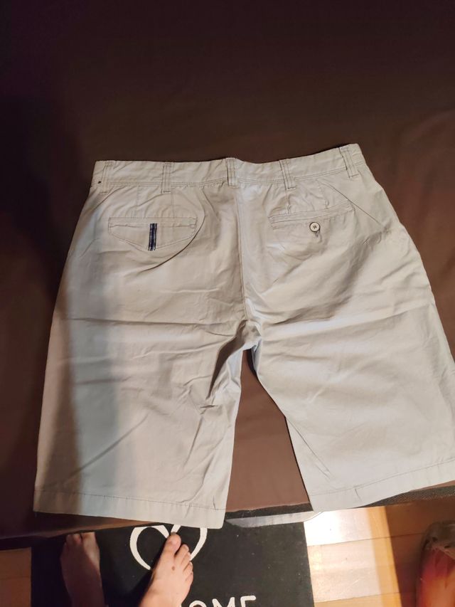 Pantalón corto beige hombre