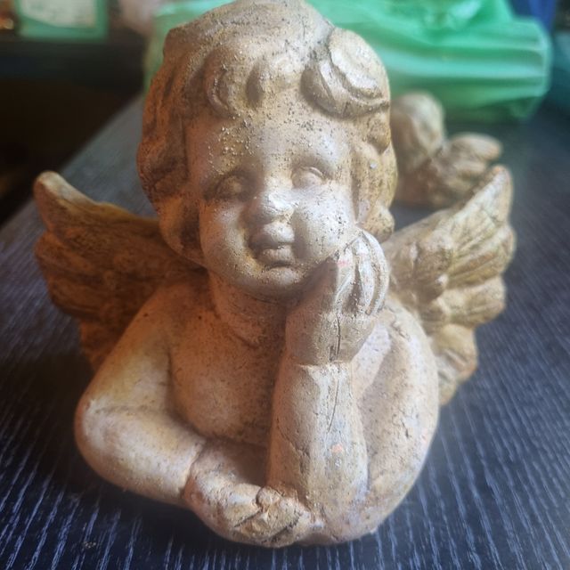 Pareja de angelitos decorativos de resina