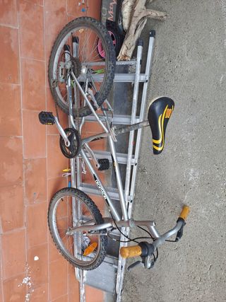 Bicicleta Decathlon plateada