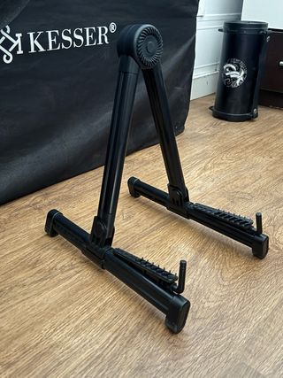 Supporto pieghevole nero per chitarra/basso