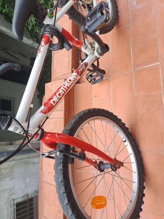 Bicicleta infantil blanca y roja