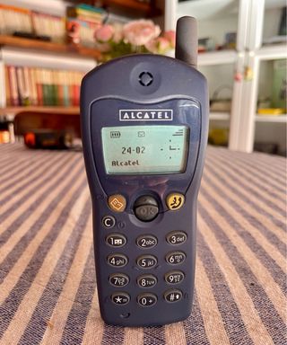 Modello Alcatel One Touch 300 blu marino
