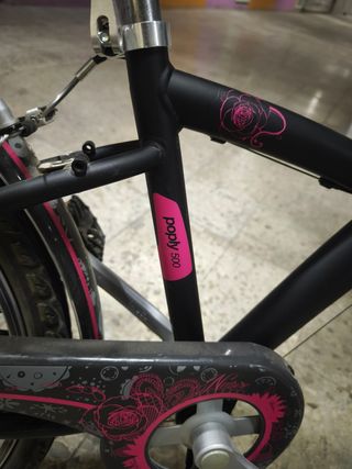 Bicicleta B'TWIN negra y rosa