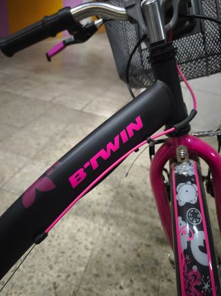 Bicicleta B'TWIN negra y rosa