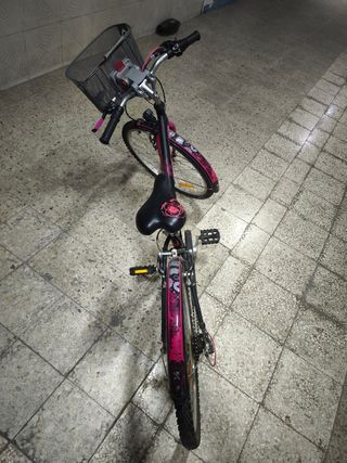 Bicicleta B'TWIN negra y rosa