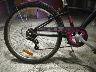 Bicicleta B'TWIN negra y rosa