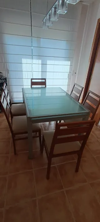 Mesa de comedor con 6 sillas