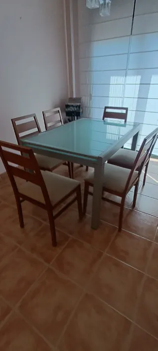 Mesa de comedor con 6 sillas