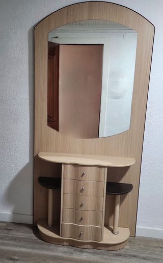 Mueble de entrada con espejo y cajones
