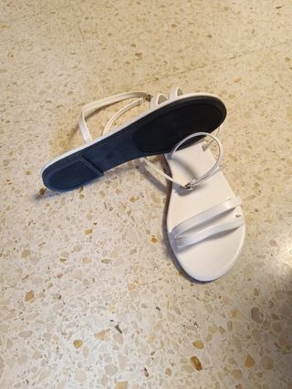 Sandalias planas blancas mujer