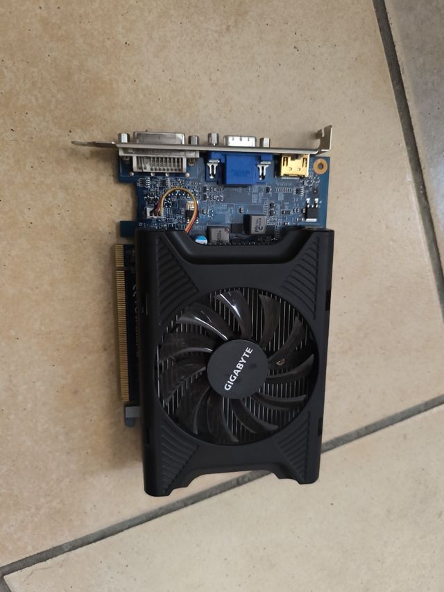 Placa gráfica Gigabyte GV-N240D3