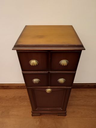 MUEBLE RÚSTICO DE MADERA CON CAJONES Y PUERTA