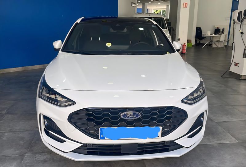 Ford Focus st line x de 155cv con techo panorámico - foto 1