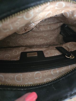 Bolso Guess Negro.