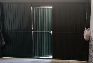 Puerta de garaje de hierro 