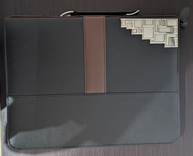 Cartella portadocumenti con calcolatrice e porta b