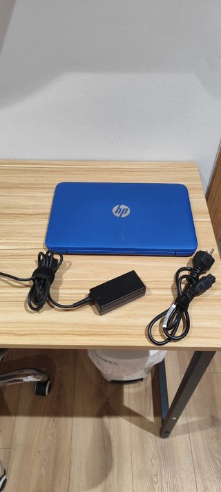Ordenador portátil pequeño HP Azul.