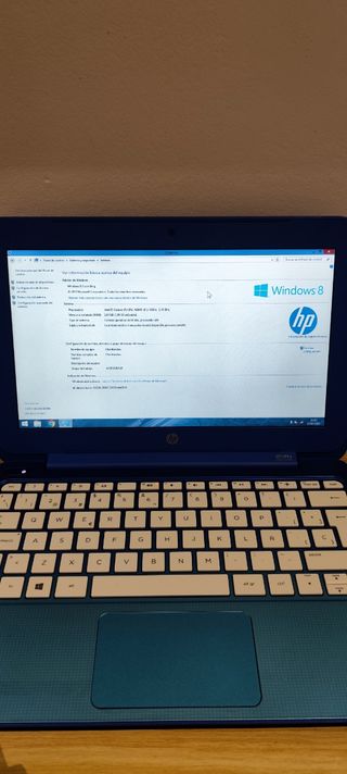 Ordenador portátil pequeño HP Azul.