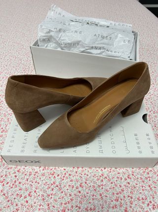 Zapatos Geox tacón medio ante marrón