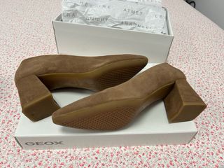 Zapatos Geox tacón medio ante marrón
